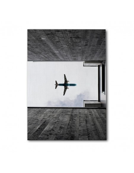 Vuelo Entre Muros – Cuadro Decorativo en Lienzo Canvas