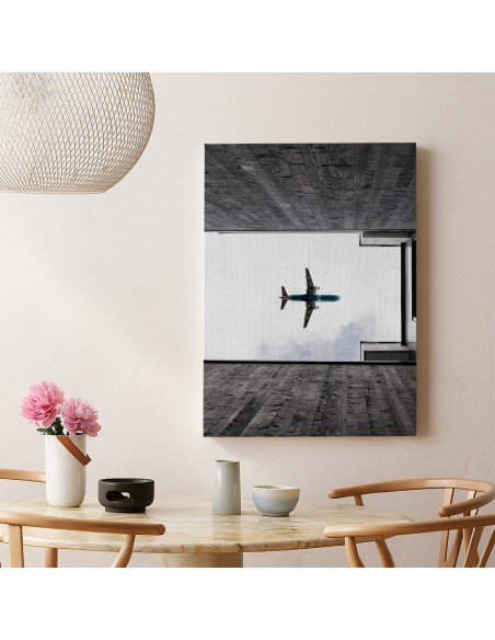 Vuelo Entre Muros – Cuadro Decorativo en Lienzo Canvas